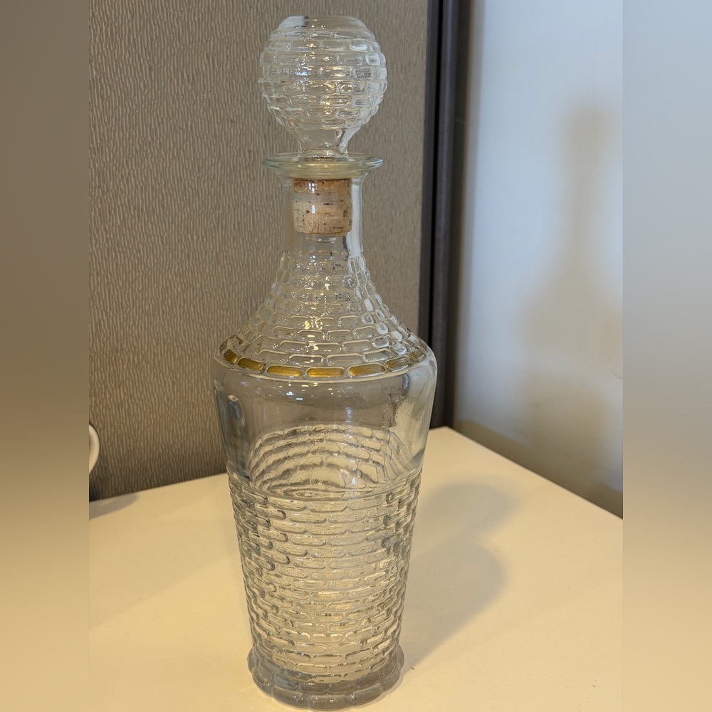 Elegant Glass Decanter with Gold Accents